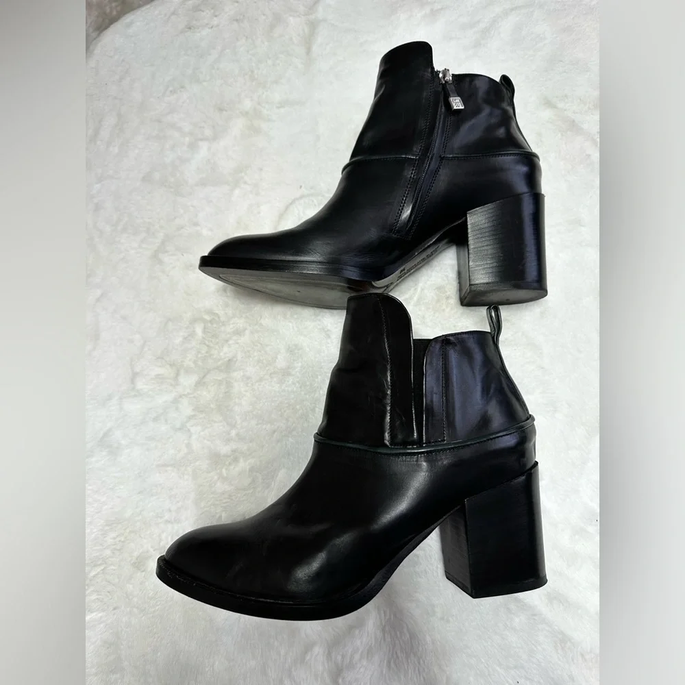 Alberto Fermani Black Leather Ankle Boots